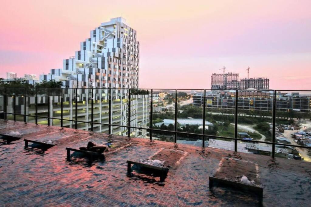 Lovely 3-Bedroom Serviced Apartment @ Cyberjaya Exterior photo