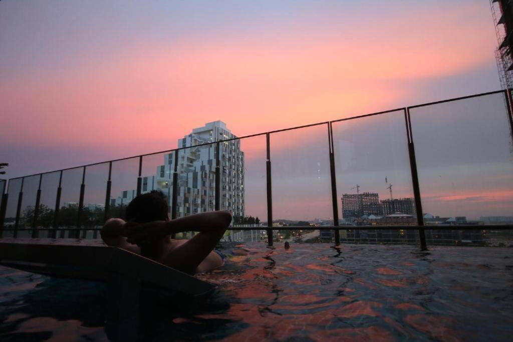 Lovely 3-Bedroom Serviced Apartment @ Cyberjaya Exterior photo